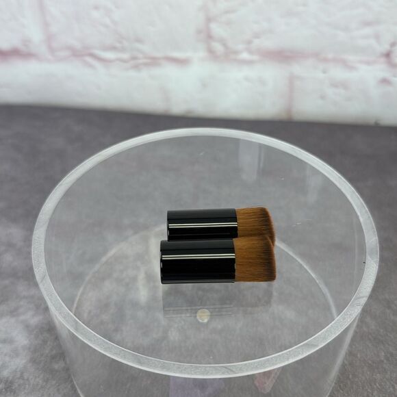 CHANEL Les Beiges Complexion Small Brushes - Picture 2 of 4
